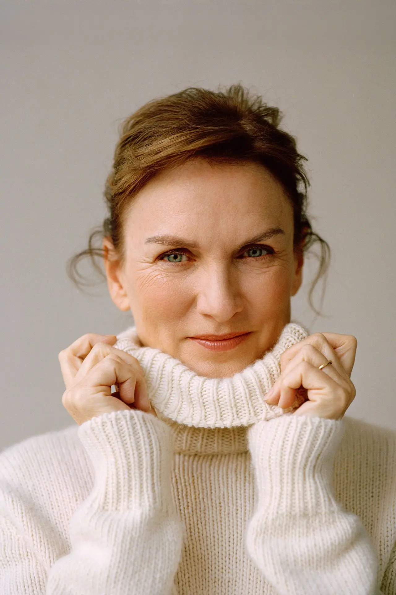 Fiona Bruce: Leading Journalist Making Headlines
