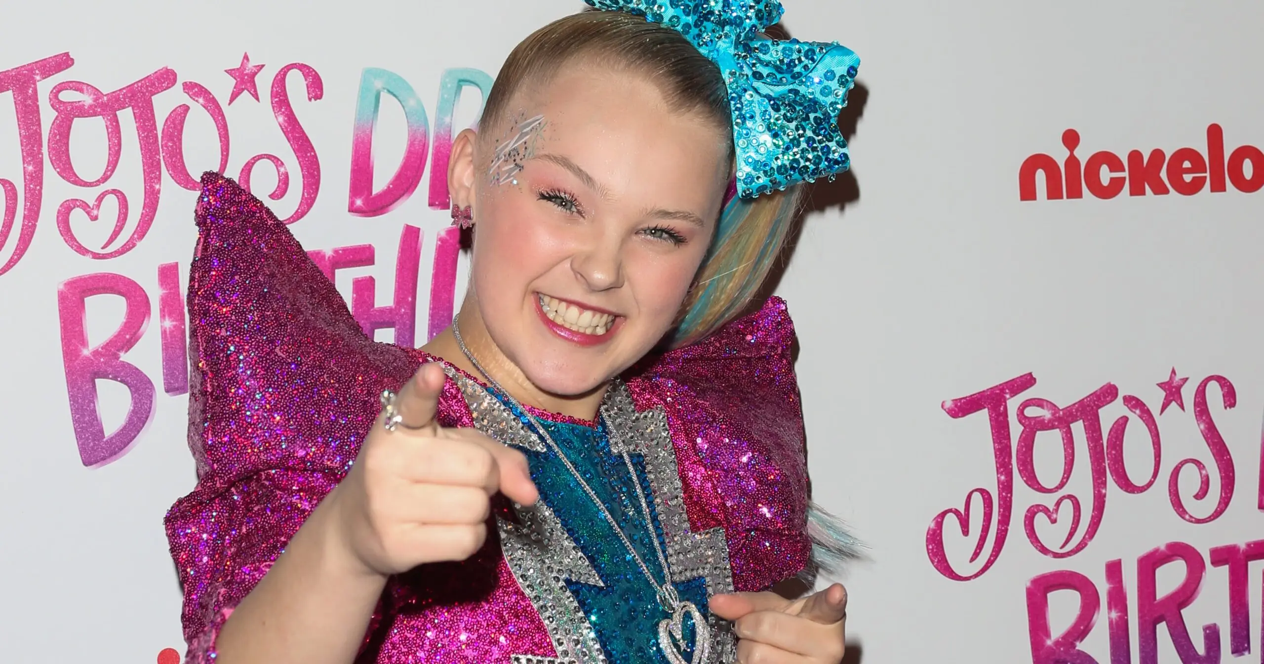 The Rise of JoJo Siwa: A Teen Icon and Influencer