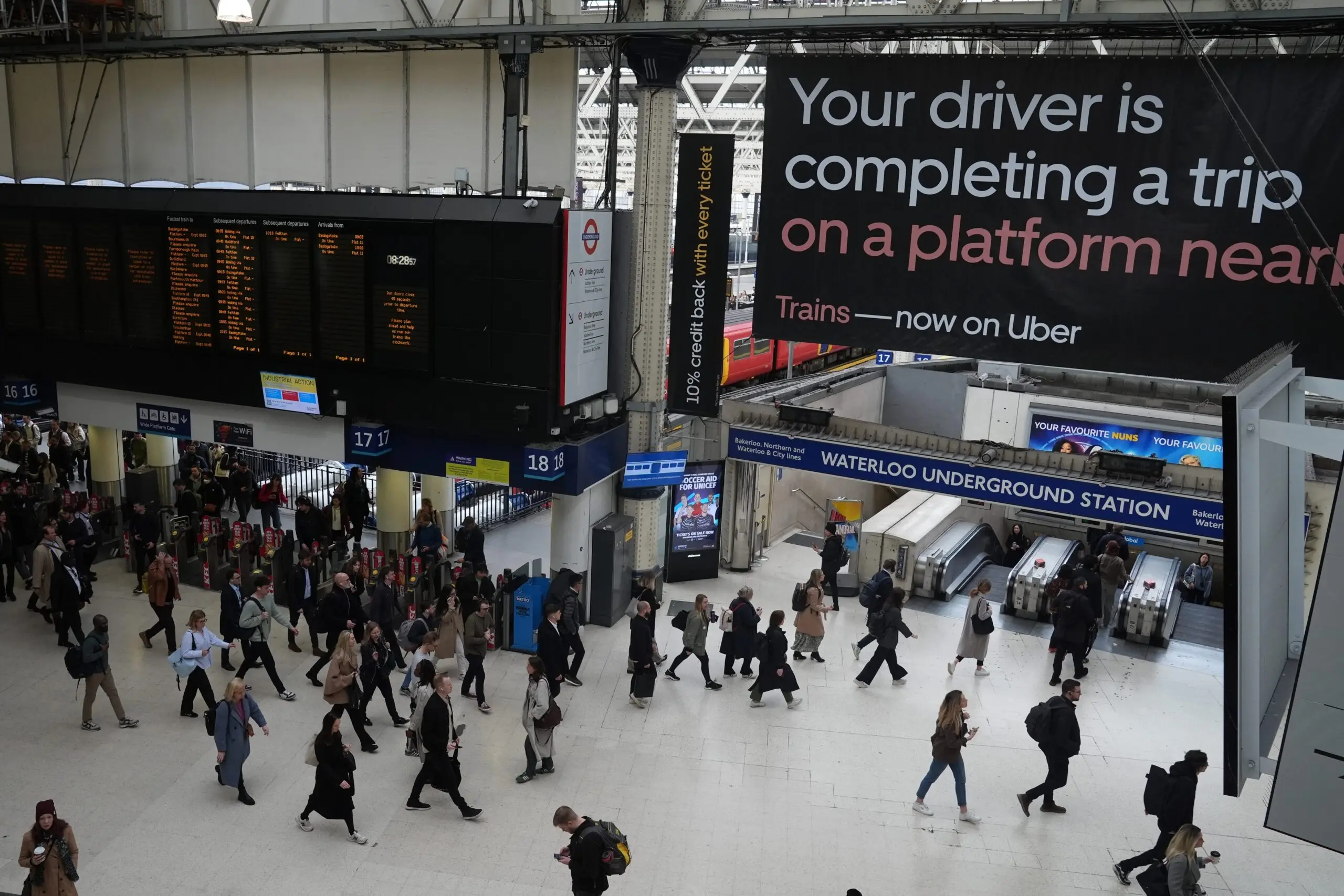 Current Train Delays at London Waterloo Station
