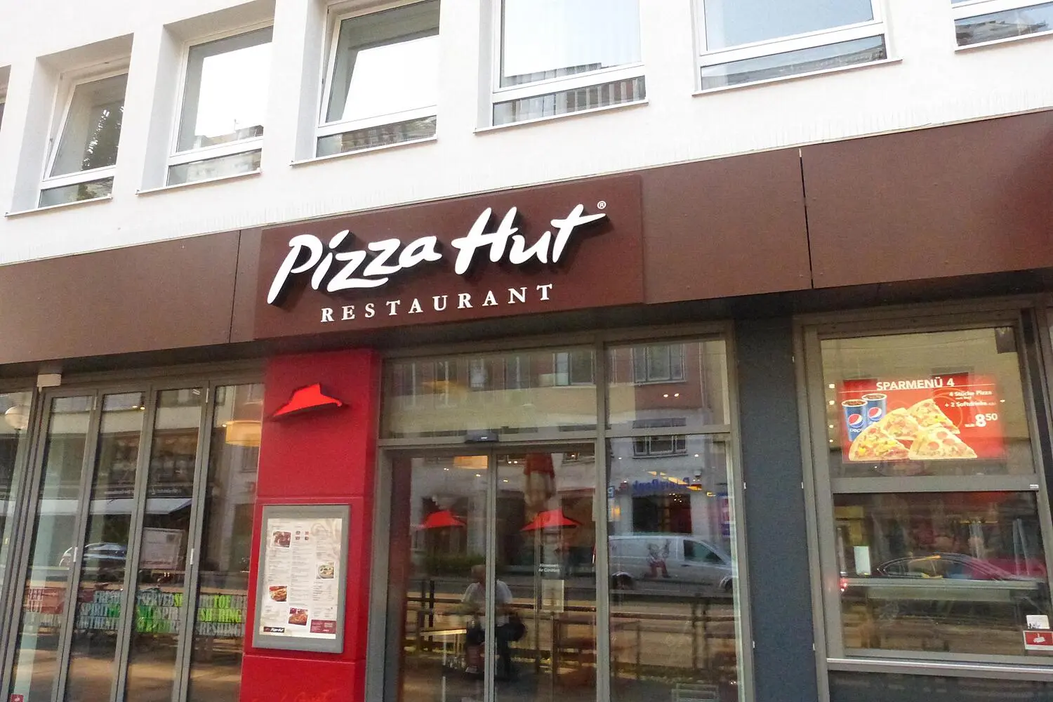 Exploring the Evolution of Pizza Hut Restaurants