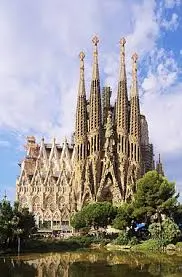 Exploring the Sagrada Familia: Gaudí’s Unfinished Masterpiece