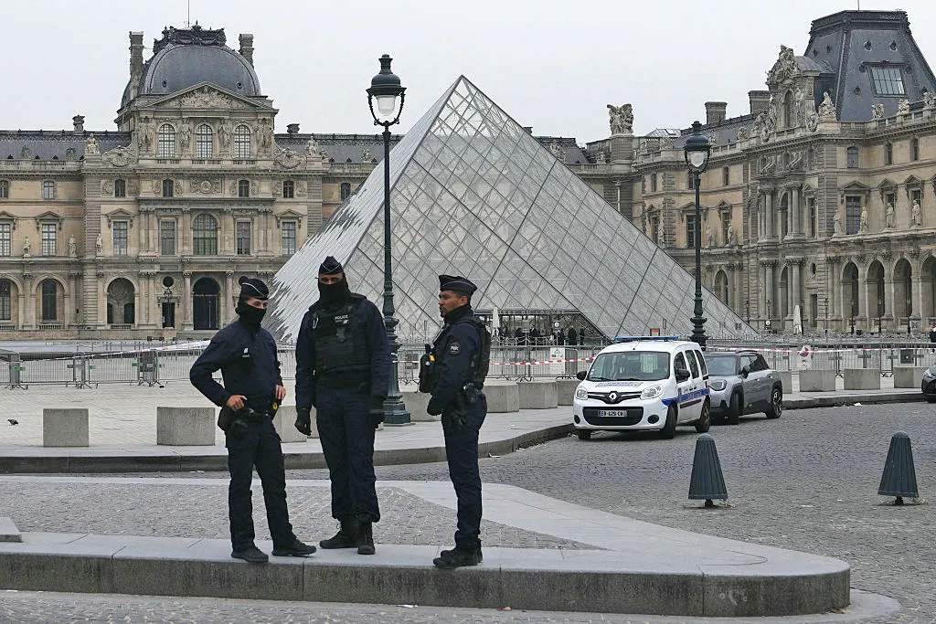The Impact of the Louvre Museum Robbery: A Historical Overview