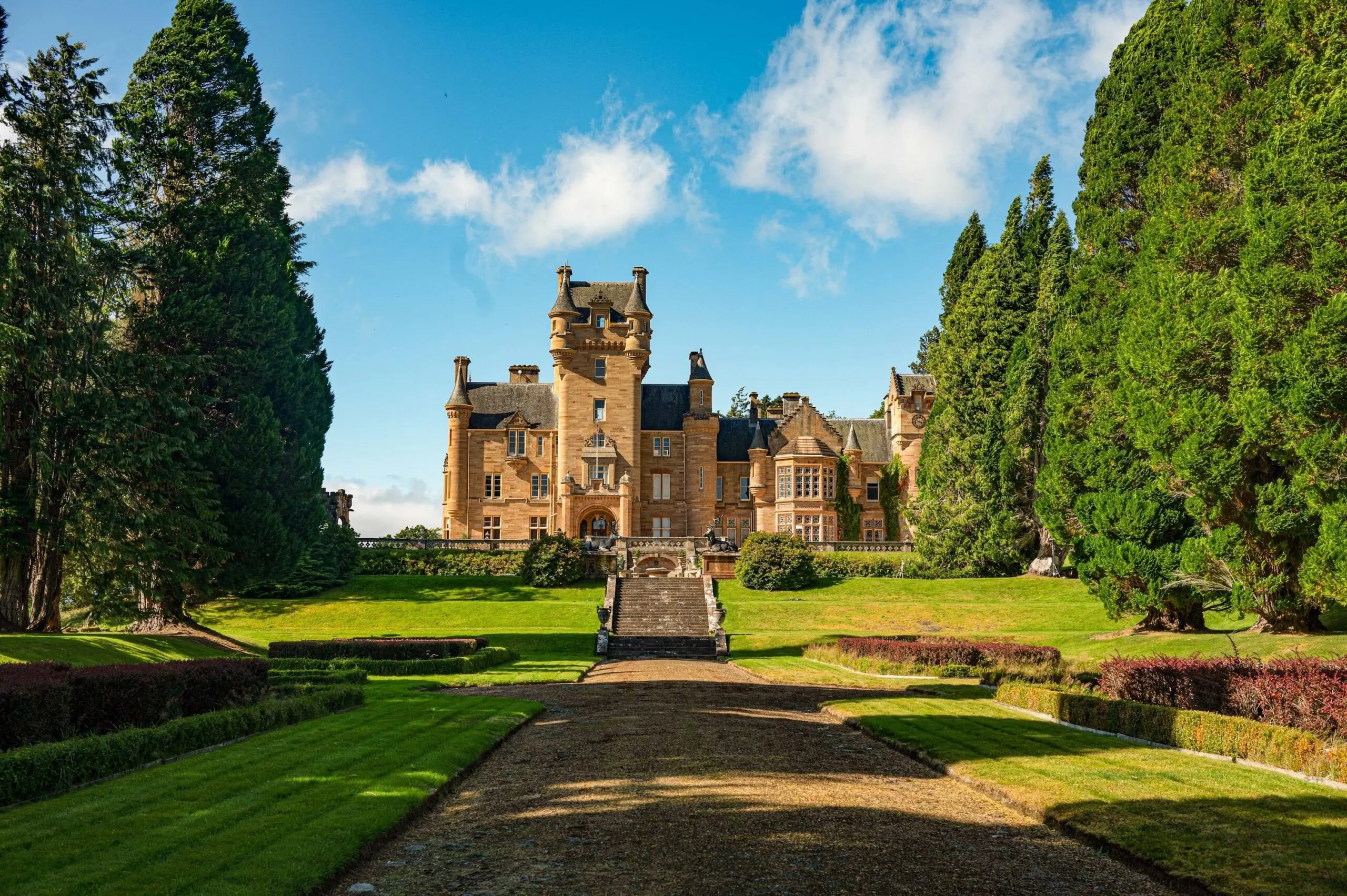 Exploring the Filming Locations of Celebrity Traitors