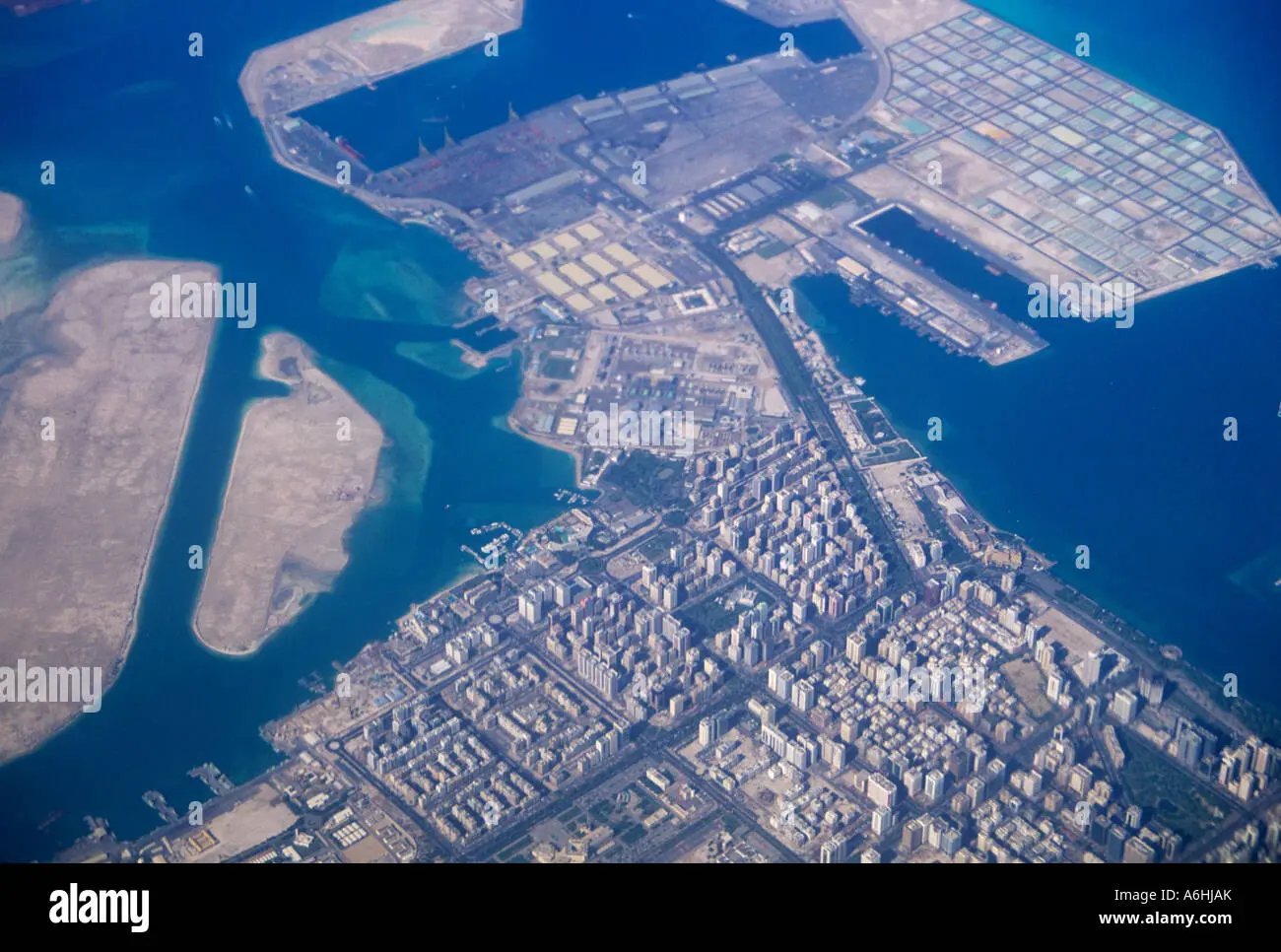 Discovering Abu Dhabi: Culture, Growth, and Modernity