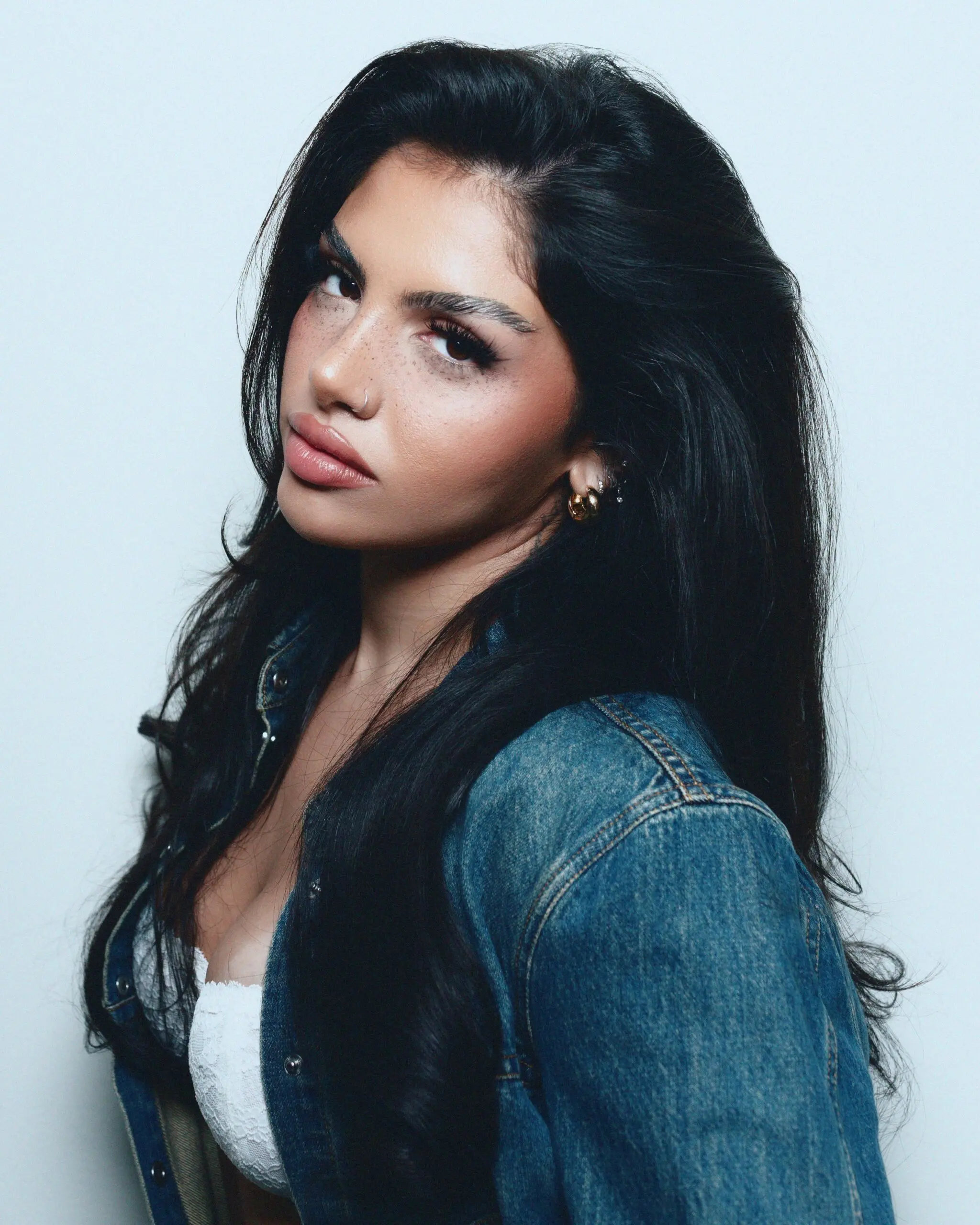 Huda Mustafa: The Rising Star in Beauty & Social Media