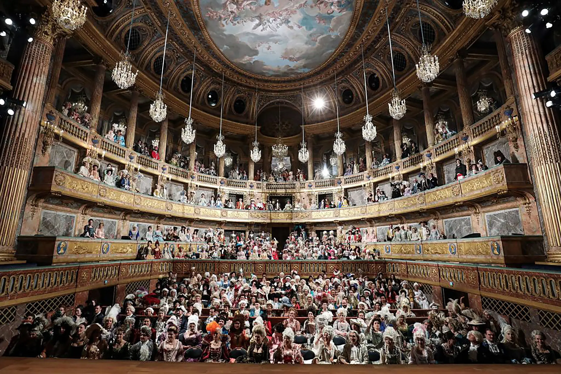 Exploring the Royal Opera House: A Cultural Icon