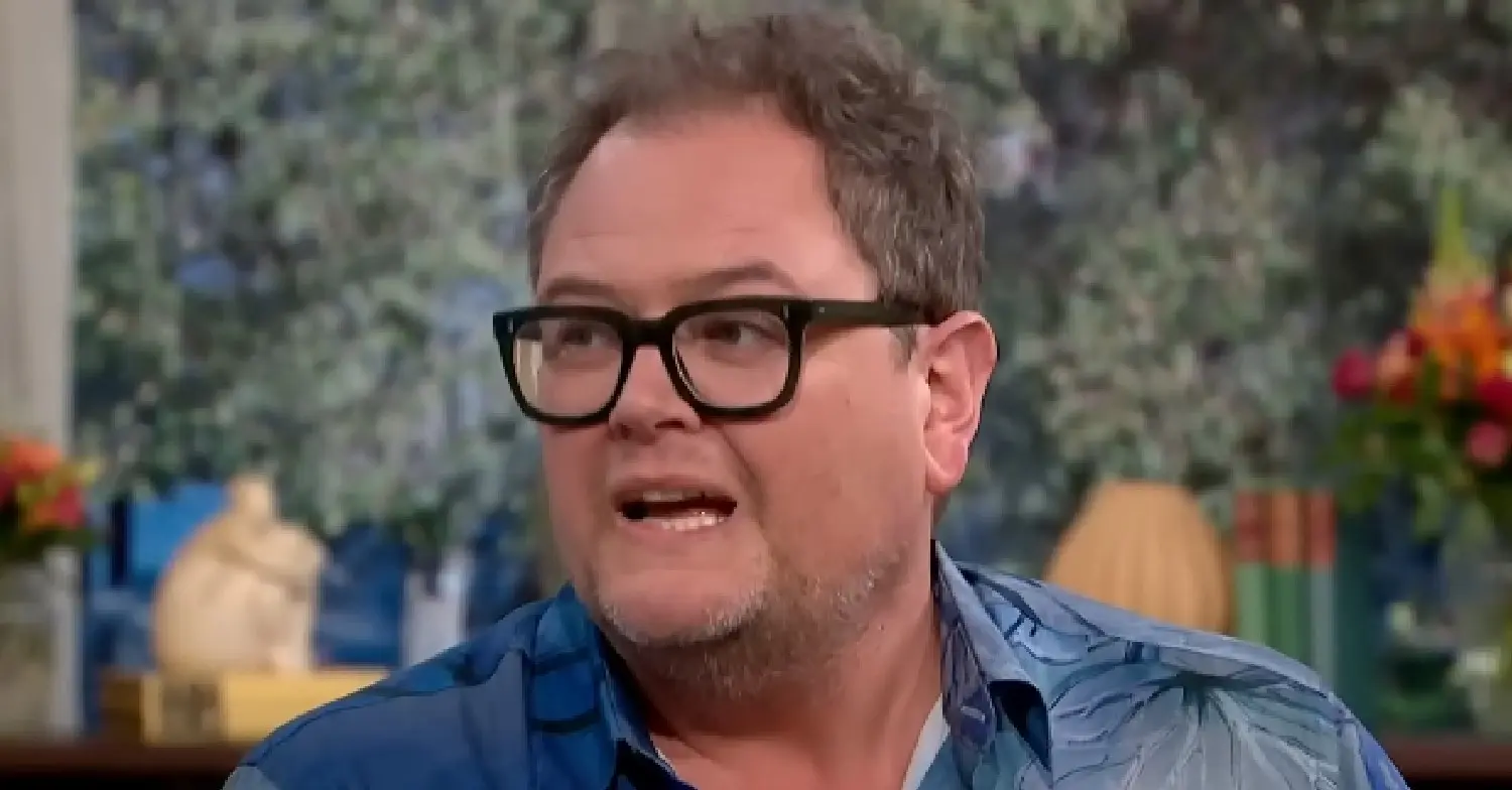 Exploring the Career of Alan Carr: Britain’s Beloved Comedian