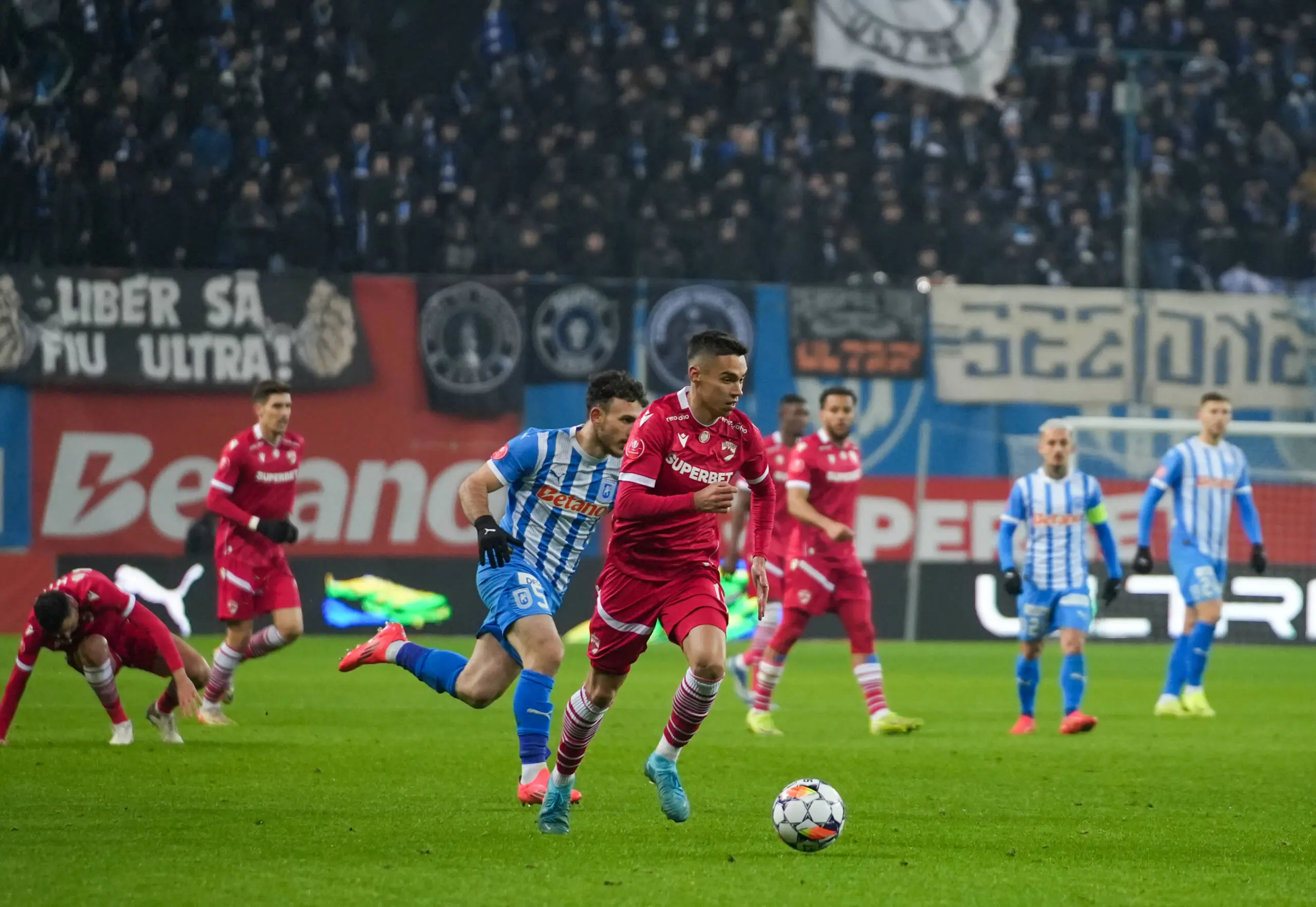 Dinamo București Faces Universitatea Craiova in a Key Clash