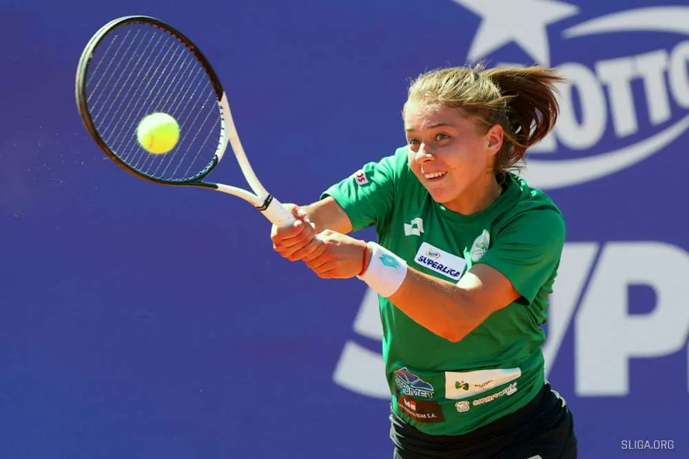 Maja Chwalińska: The Rising Star of Tennis
