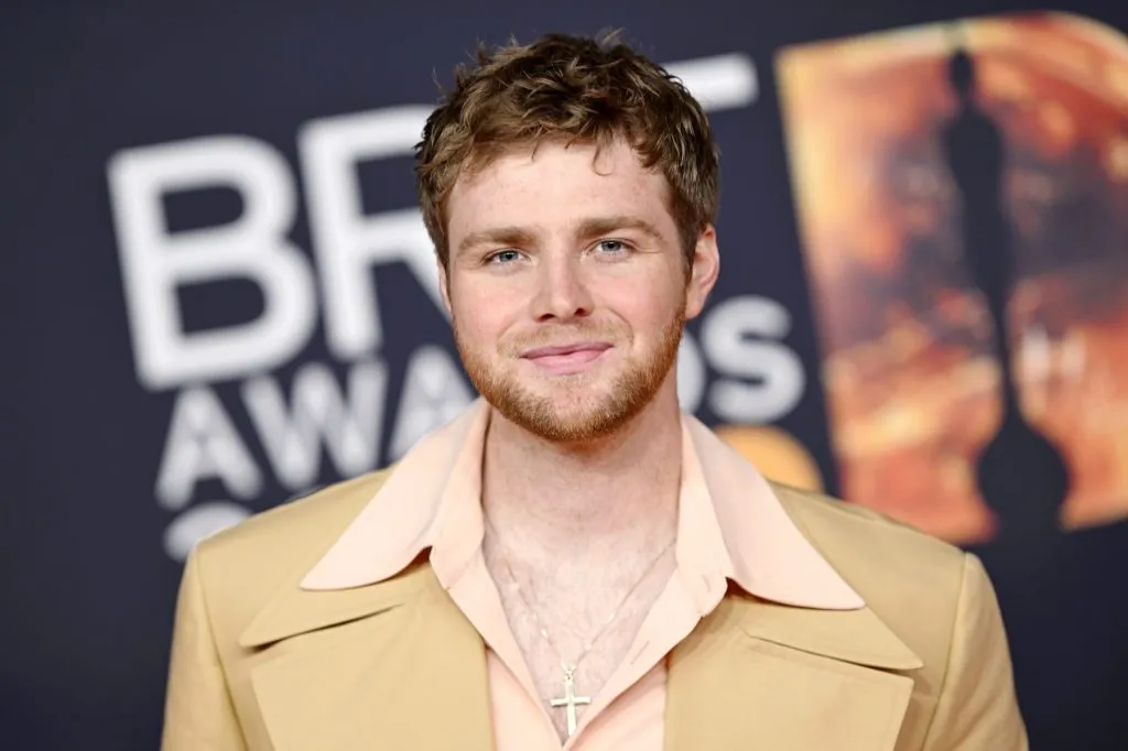 Alex warren: A Grammy Nominee’s Performance Challenges
