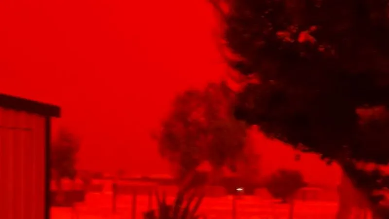 Australia cyclone red sky: What Caused the  Phenomenon?