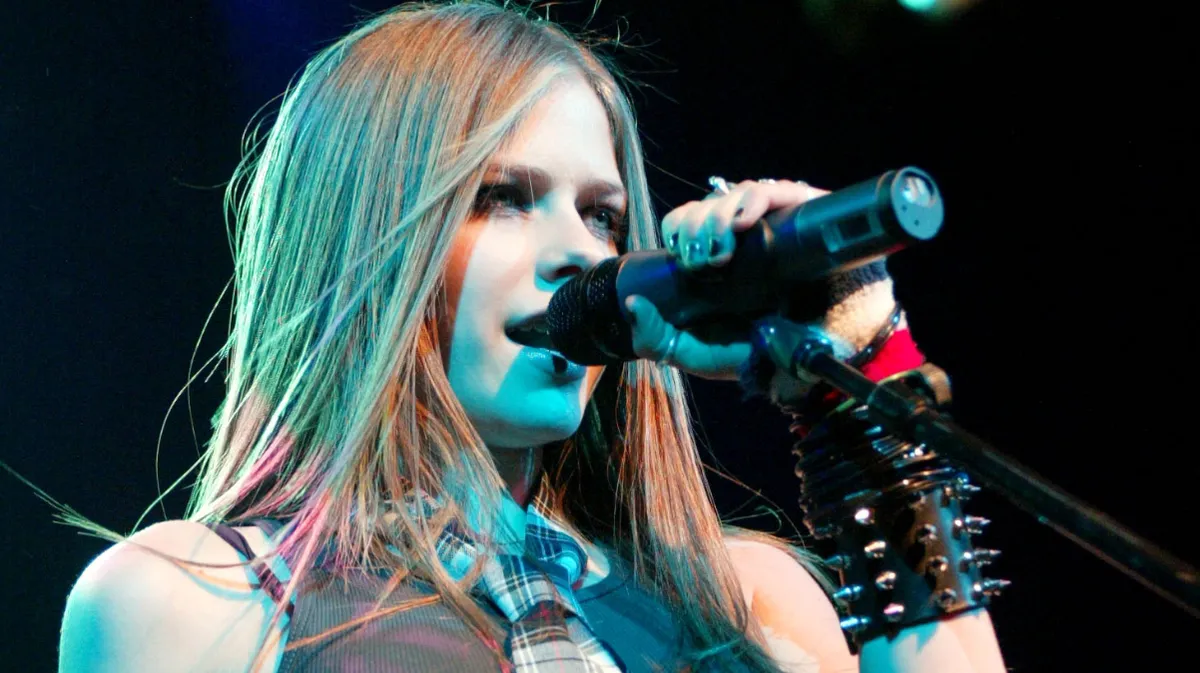 Avril Lavigne Announces 2026 Tour with New Dates and Festival Appearances