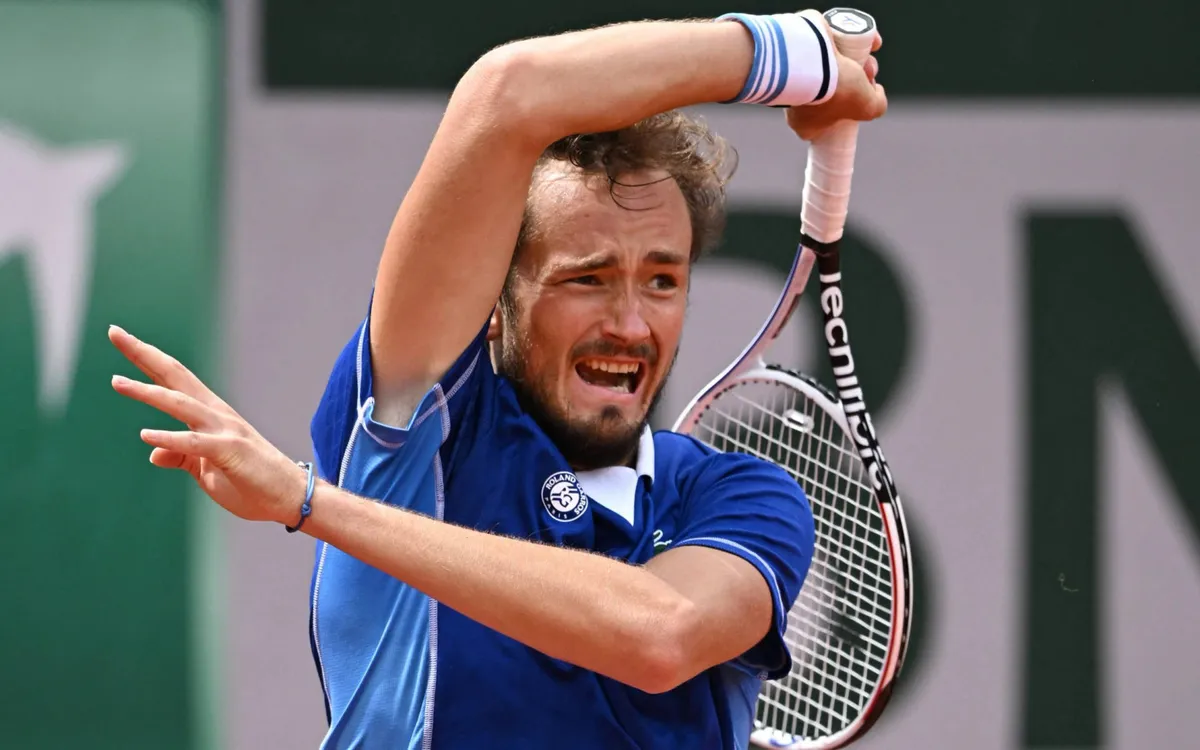 Daniil medvedev aims for Indian Wells title after strong start