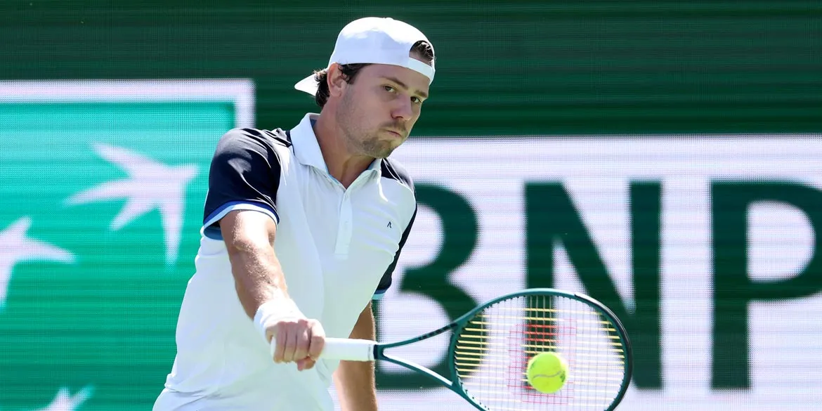 Djokovic Advances at Indian Wells with a Hard-Fought Victory