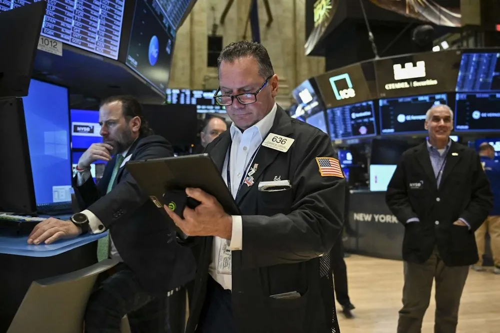 Dow Jones Futures Tumble Amid Economic Concerns