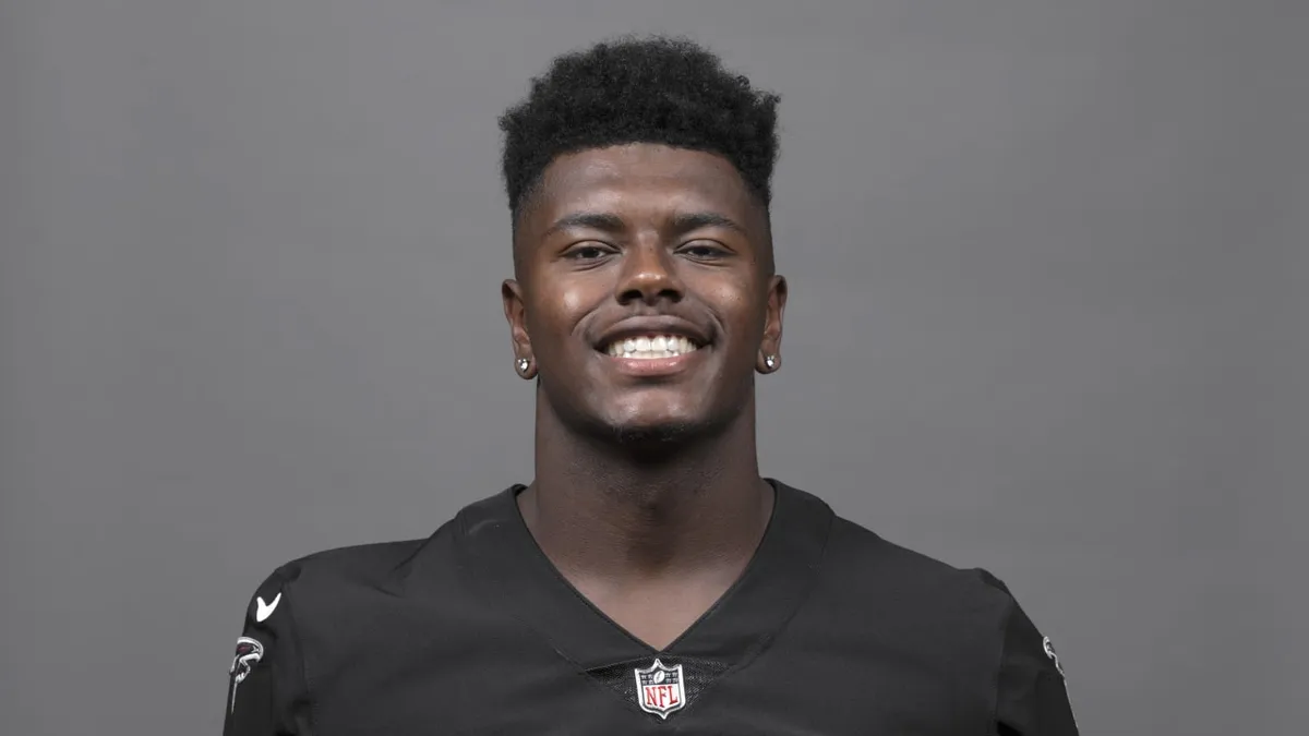 Jaylinn hawkins signs with baltimore ravens