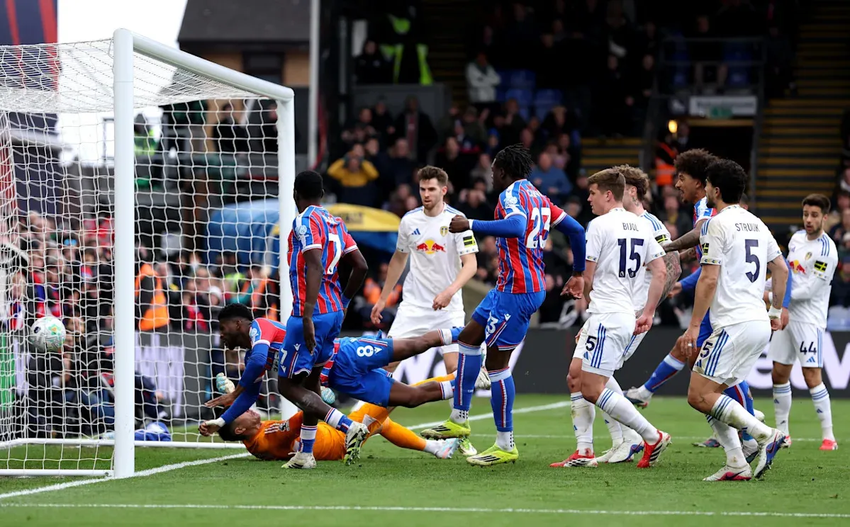 Leeds United Secures Draw Against Crystal Palace Despite Red Card
