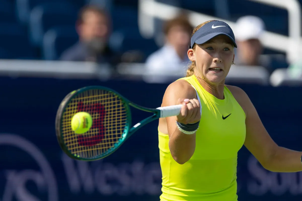 Mirra Andreeva Falls to Katerina Siniakova at BNP Paribas Open
