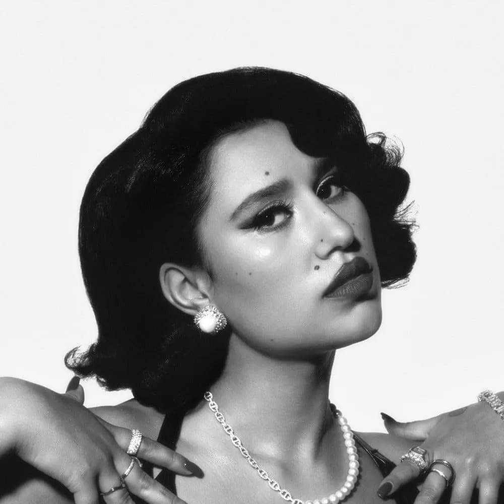Raye: What Changes Has  Brought to the Music Scene?