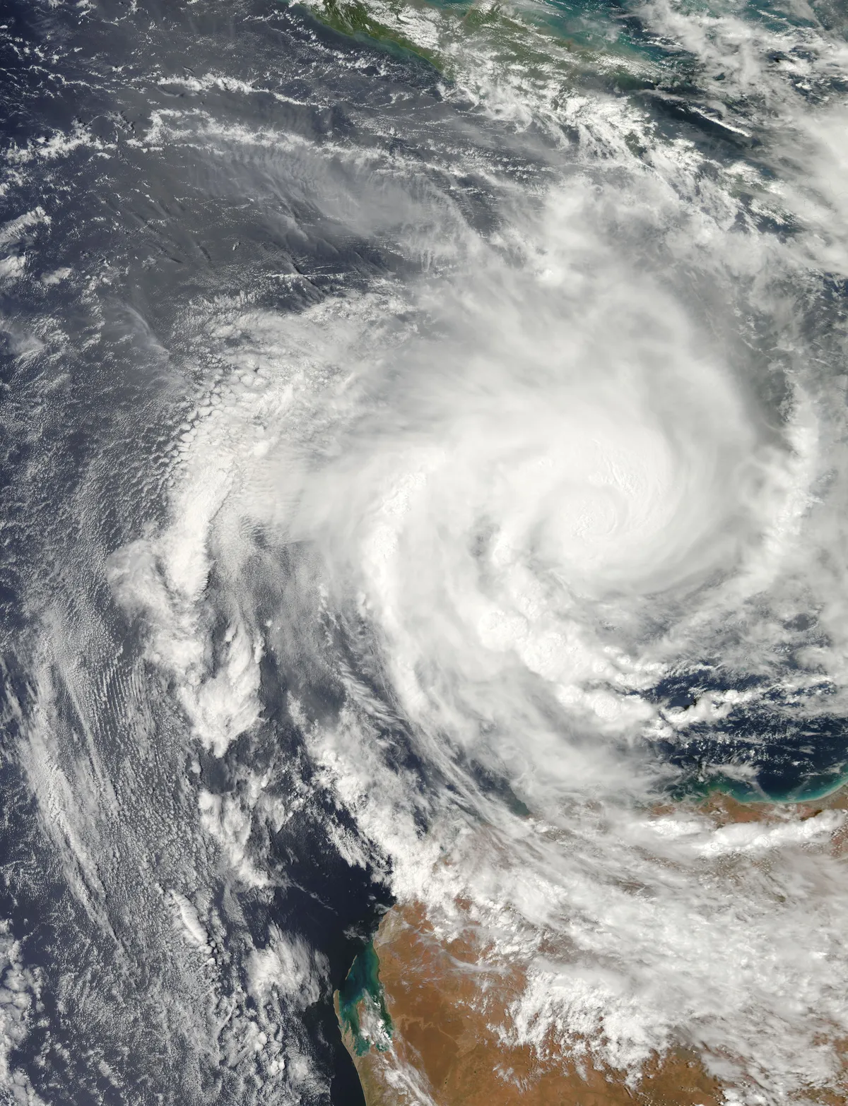 Tropical cyclone narelle red sky: What Caused the Red Sky Before Tropical Cyclone Narelle?