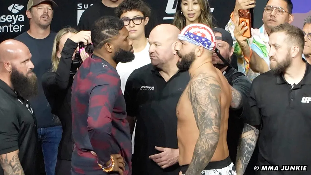 Curtis blaydes: What to Expect from  vs. Josh Hokit at Kaseya Center?
