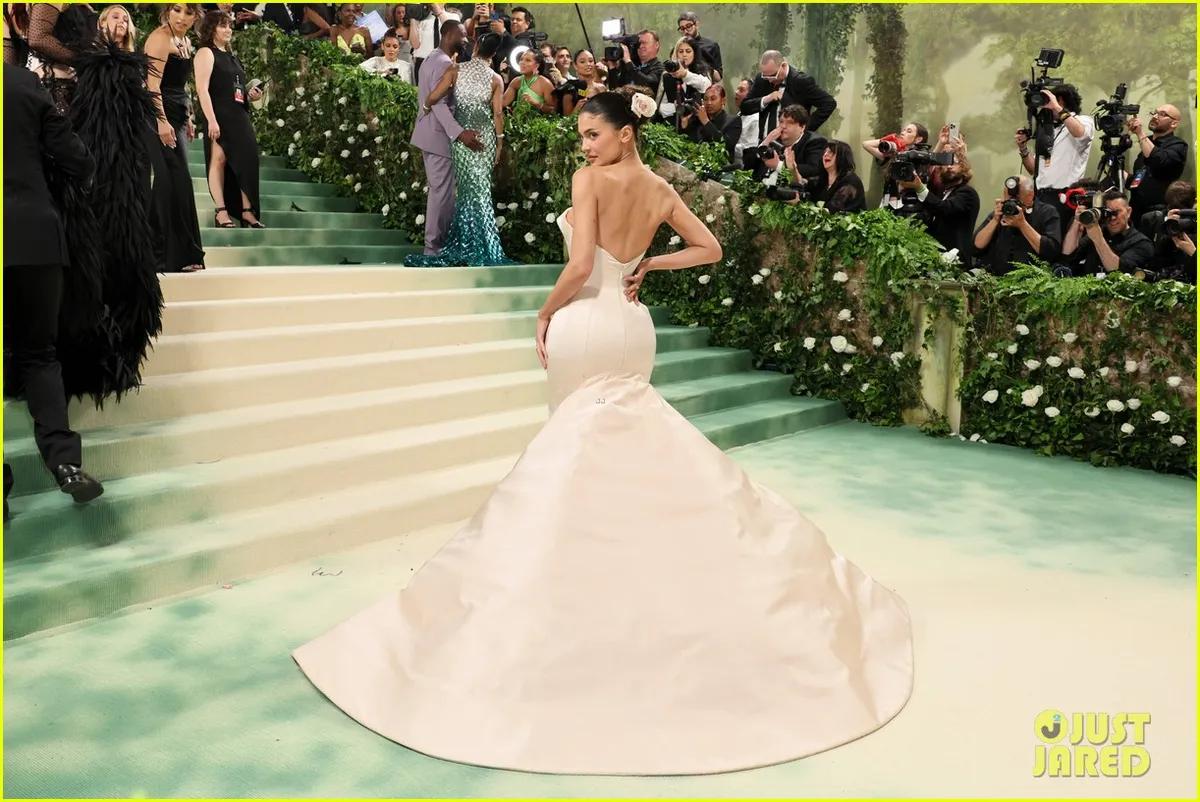 Kylie Jenner Met Gala: A Surreal Interpretation of Costume Art